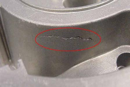 Aluminum alloy casting crack