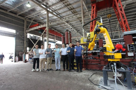 Китай's Первый робот для литья под давлением собственной разработки был успешно испытан в Лунхуа, Бэнбу
