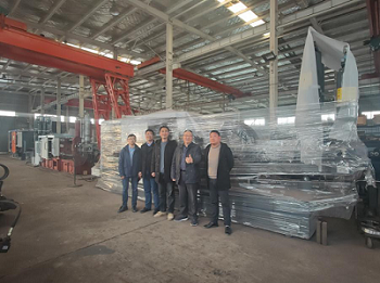 Ли июня, ГАИ Янбо, CAO Кай .и другие эксперты посетили Longhua в бенгбу проверять прогресс проекта сотрудничества между Институтом и предприятиями. 